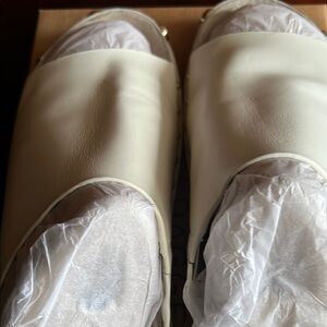 Kelsi Dagger white leather sandals in size 11 medium.